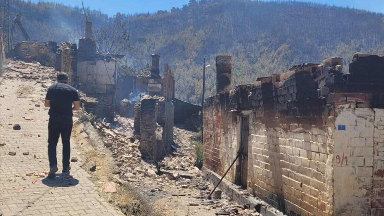 Orman Yangınları 4 İlde 87 Bağımsız Birimi Vurdu
