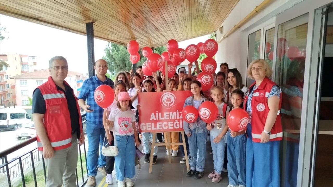 Ortaokul Öğrencileri Sosyal Hizmet Merkezlerini Ziyaret Etti