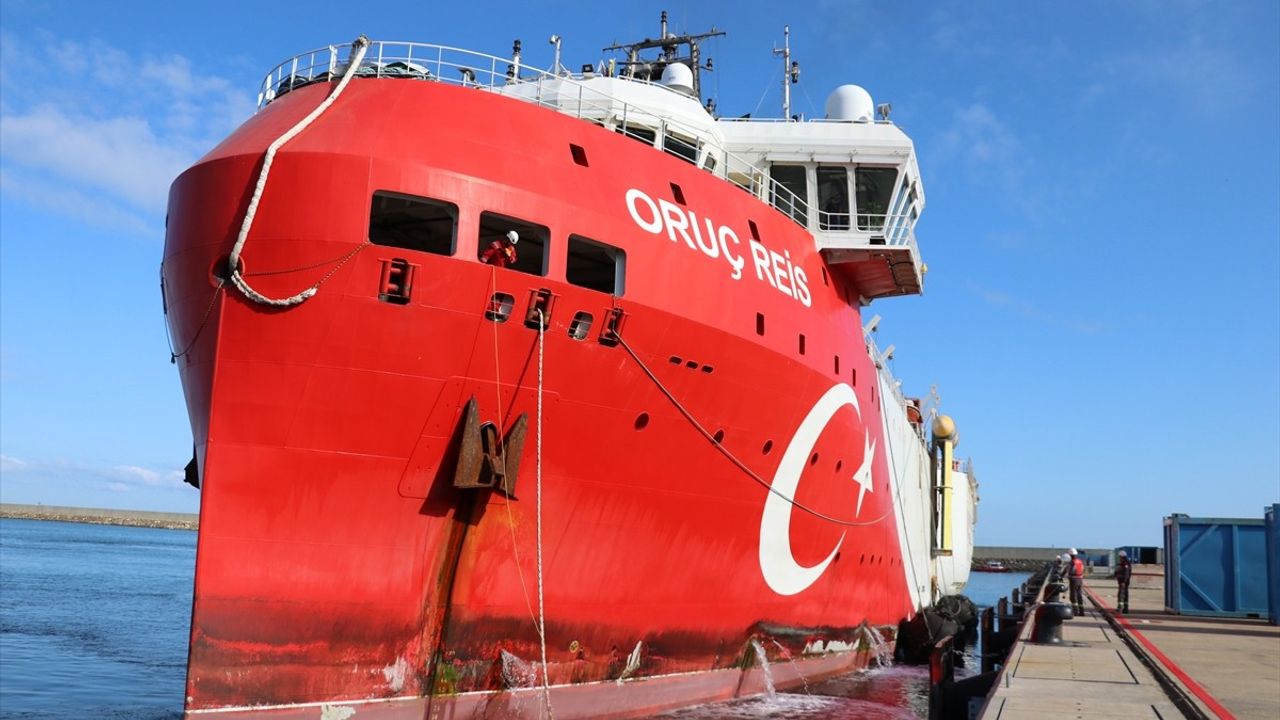 Oruç Reis Sismik Araştırma Gemisi Filyos Limanı'nda