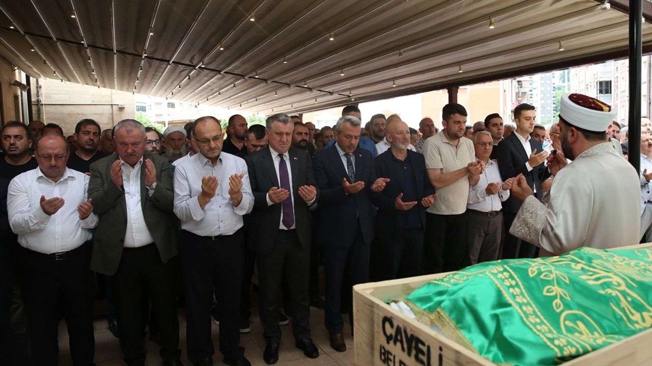 Osman Aşkın Bak, Rize'de Hızır Ayar'ın Cenaze Törenine Katıldı