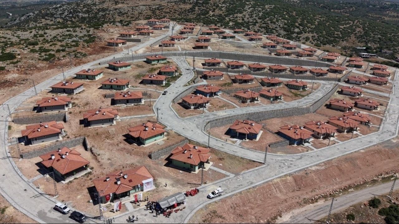 Osmaniye'de Depremzedelere 89 Yeni Köy Evi Teslim Edildi