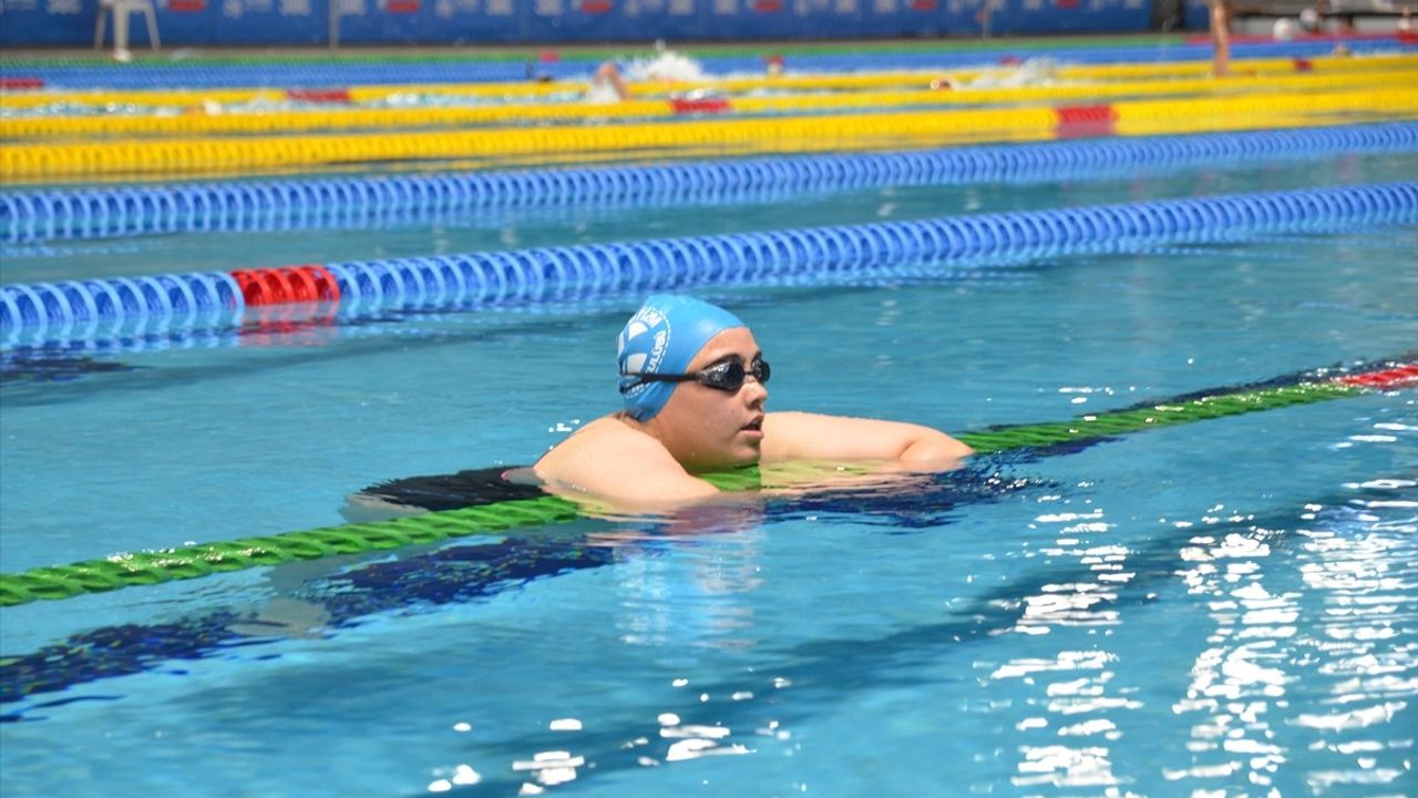 Otizmli ve İşitme Engelli Yüzücü İlayda Sayın, 7 Madalya ile Dikkat Çekiyor