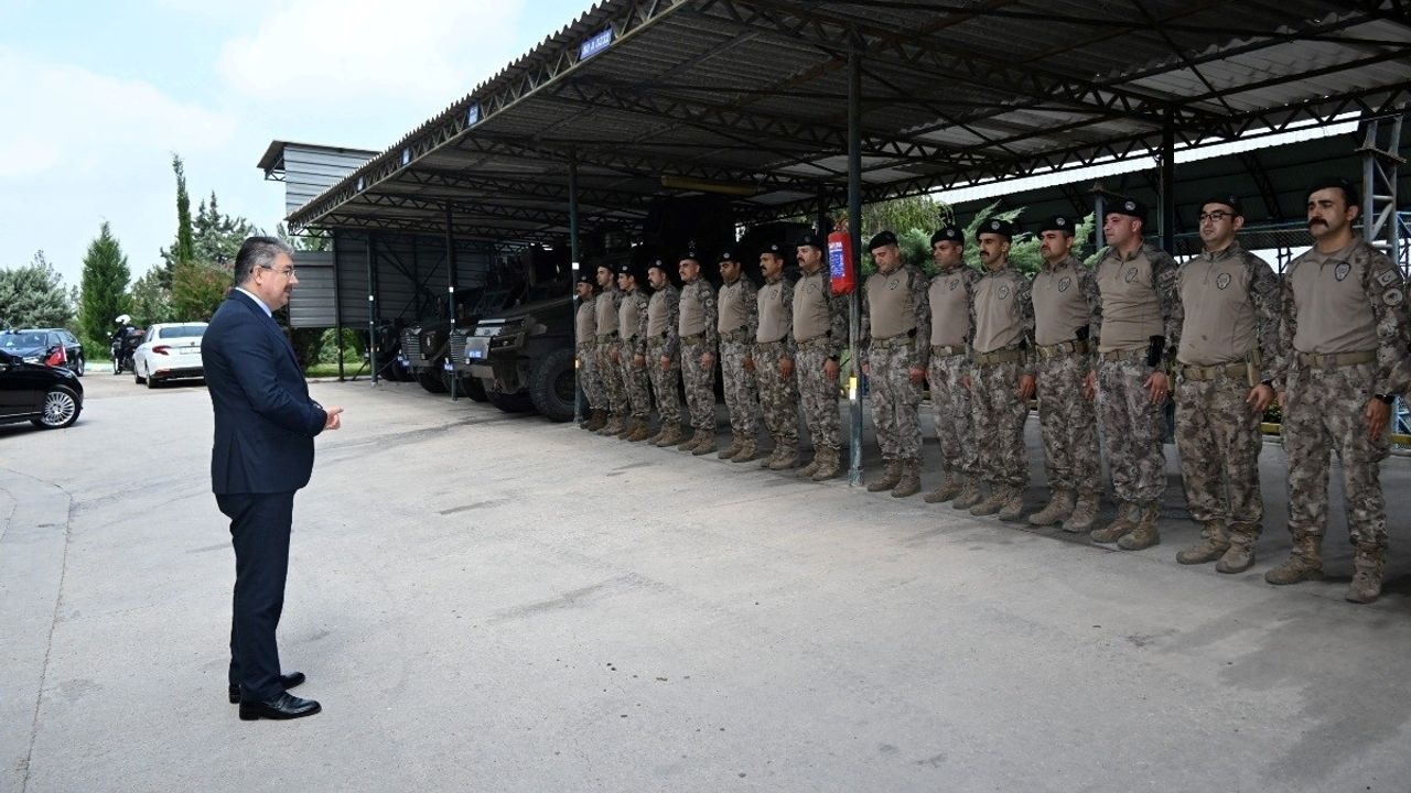 Özel Harekat Polisleri Suriye Görevine Dualarla Uğurlandı