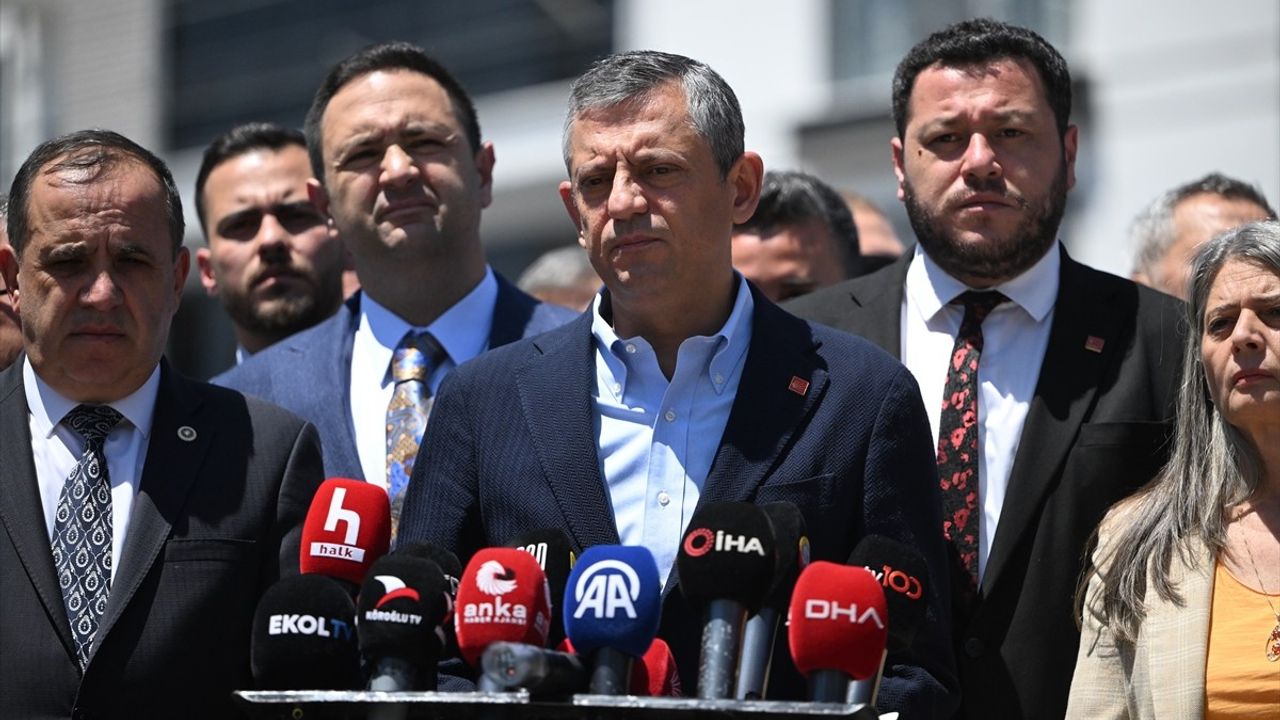 Özgür Özel, Bolu'daki Otel Yangını Davasında Adalet Talep Etti