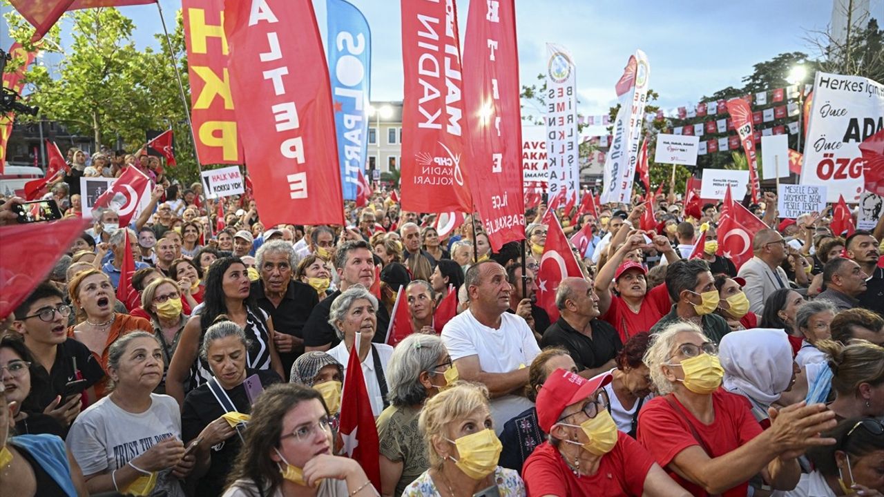 Özgür Özel, Şile'de CHP'nin Gücünü Vurguladı: 'Korkulacak Yer CHP'nin Olduğu Yerdir'