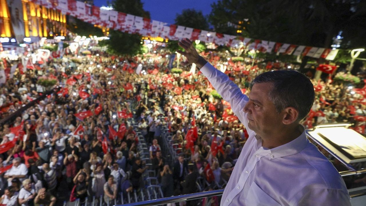 Özgür Özel, Trabzon'da Demokrasi Vurgusu Yaptı