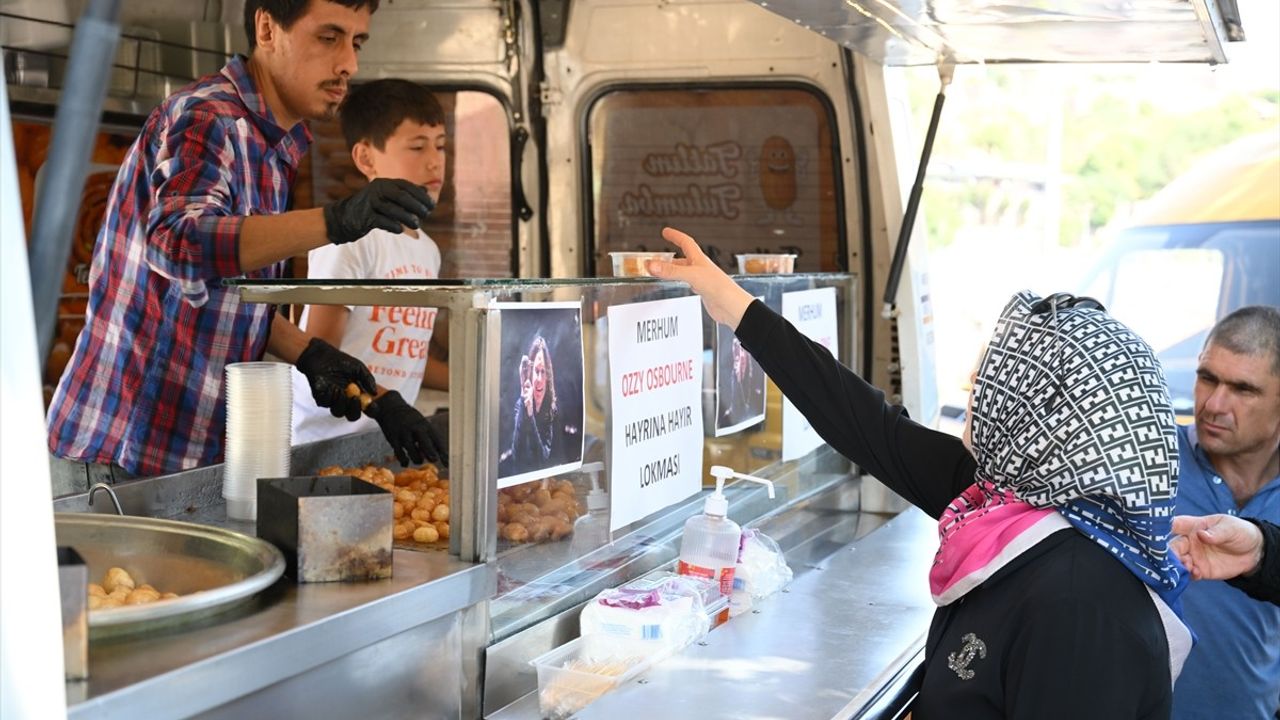 Ozzy Osbourne Anısı İçin Ankara’da Lokma Dağıtıldı