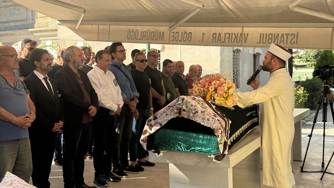 Pınar Kür, Türk Edebiyatının Çağdaş Vekili Olarak Son Yolculuğuna Uğurlandı