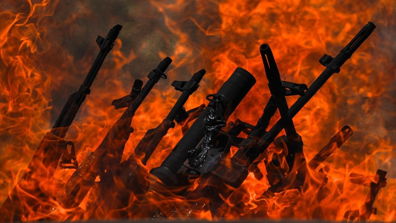 PKK, Süleymaniye'de Silahlarını İmha Etti