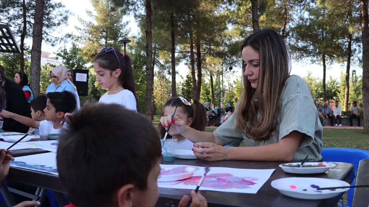 Ressam Melis Doğan, Mardin'de Çocuklarla Resim Etkinliği Düzenledi