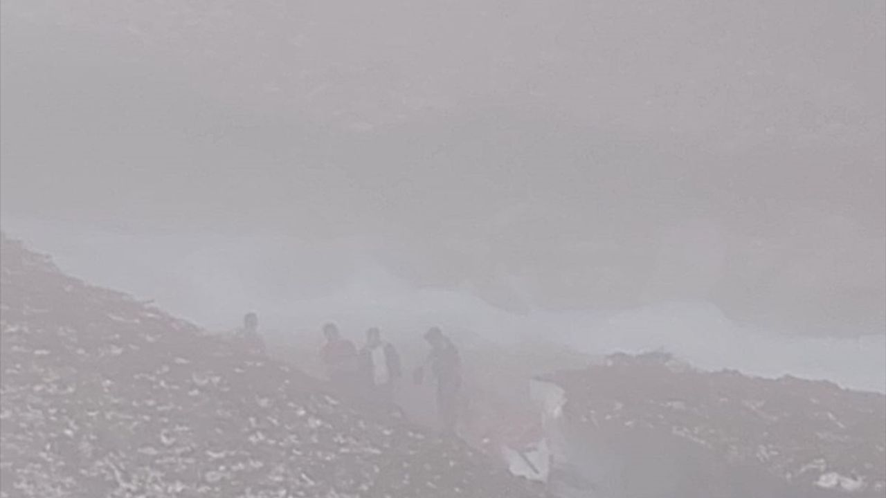 Rize Çamlıhemşin'de Kar Kütlesinin Altında Kalan Kadın Hayatını Kaybetti