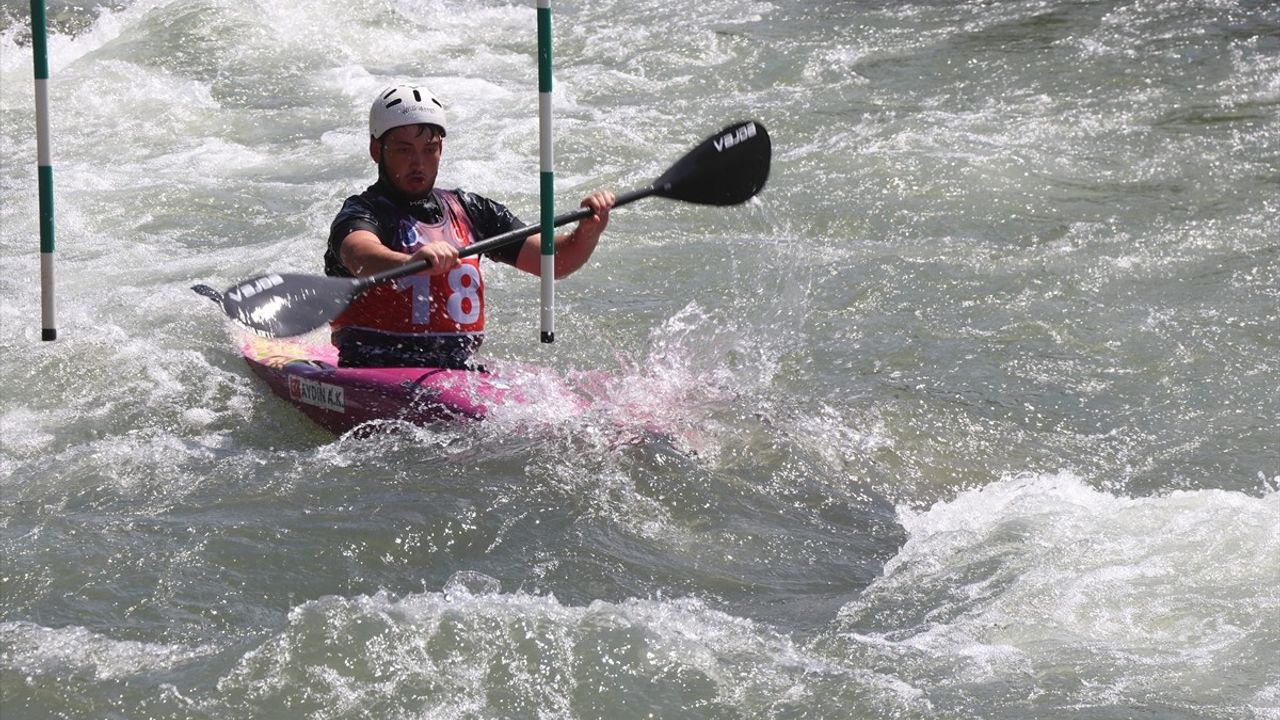 Rize'de Akarsu Kano Slalom ve Kayak Cross Türkiye Şampiyonası Gerçekleşti