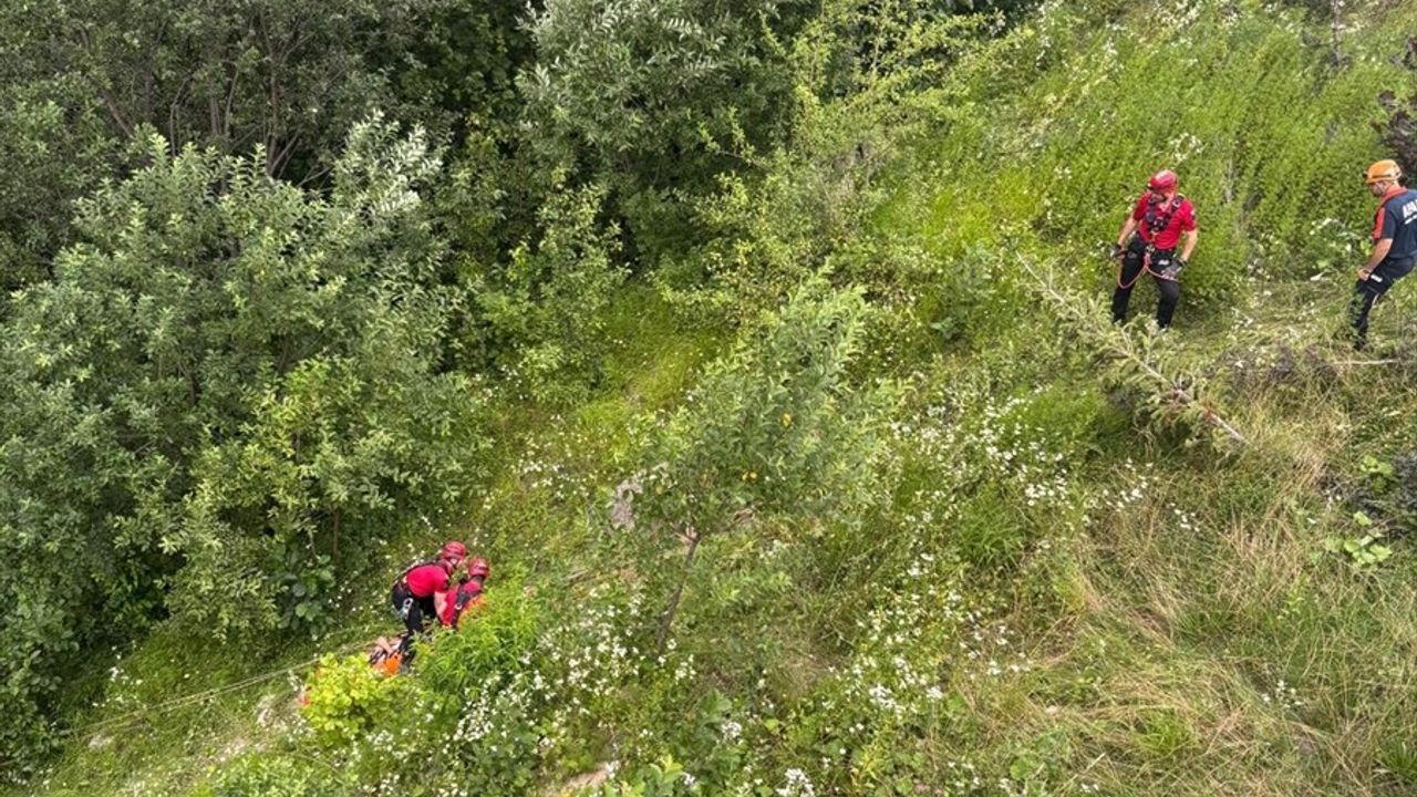 Rize'de Dere Yatağına Düşen Semih C. Kurtarıldı