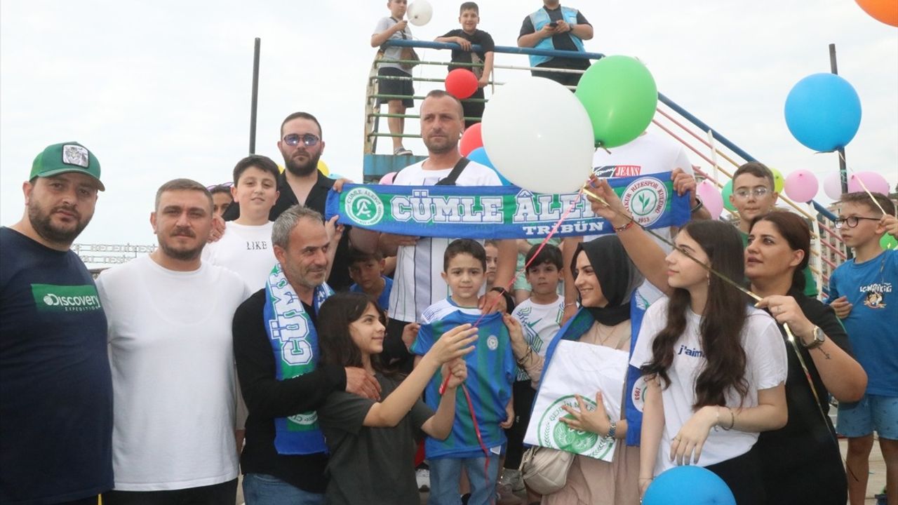 Rize'de Kanseri Yenen Emir Ali İçin Renkli Balonlar Gökyüzüne Bırakıldı