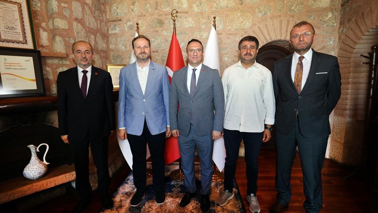 Saadet Partisi, Yeşilay ile Bağımlılıkla Mücadele İçin Güç Birliği Yaptı