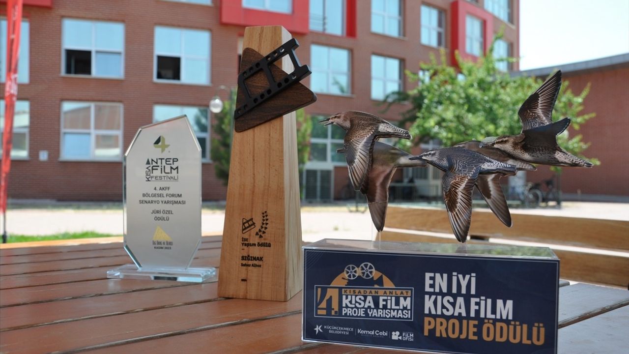 Sahar Alhoz'un 'Sığınak' Kısa Filmi: Deprem ve Göçün İzlerini Sinemaya Taşıyor