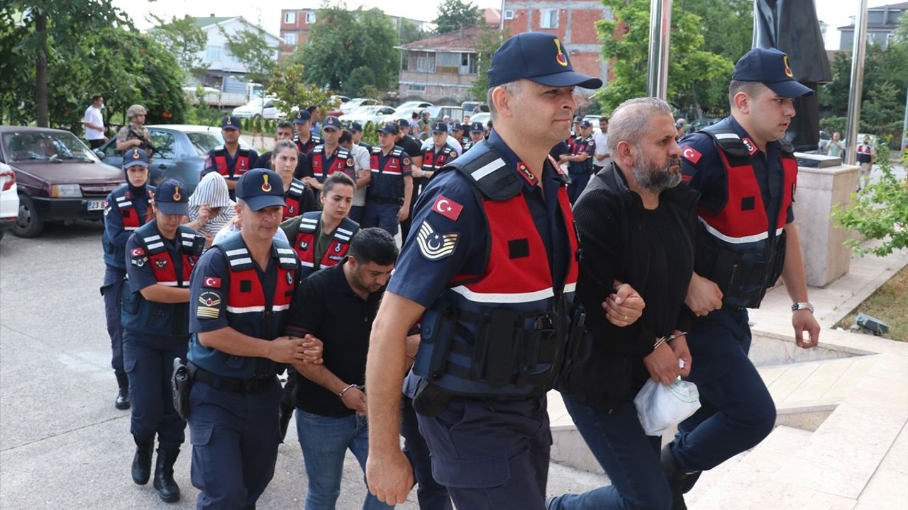 Sakarya'da Araç Dolandırıcılığı Operasyonu: 6 Şüpheli Tutuklandı