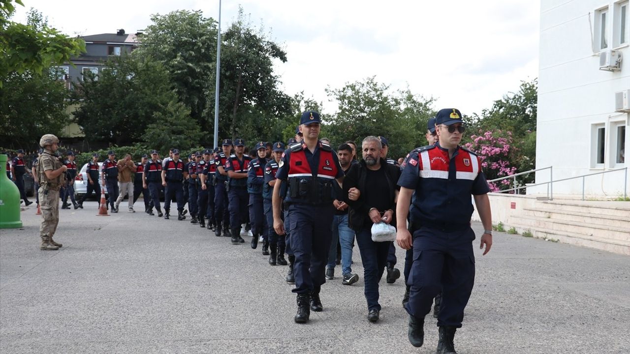 Sakarya'da Araç Dolandırıcılığı Operasyonunda 13 Şüpheli Gözaltına Alındı