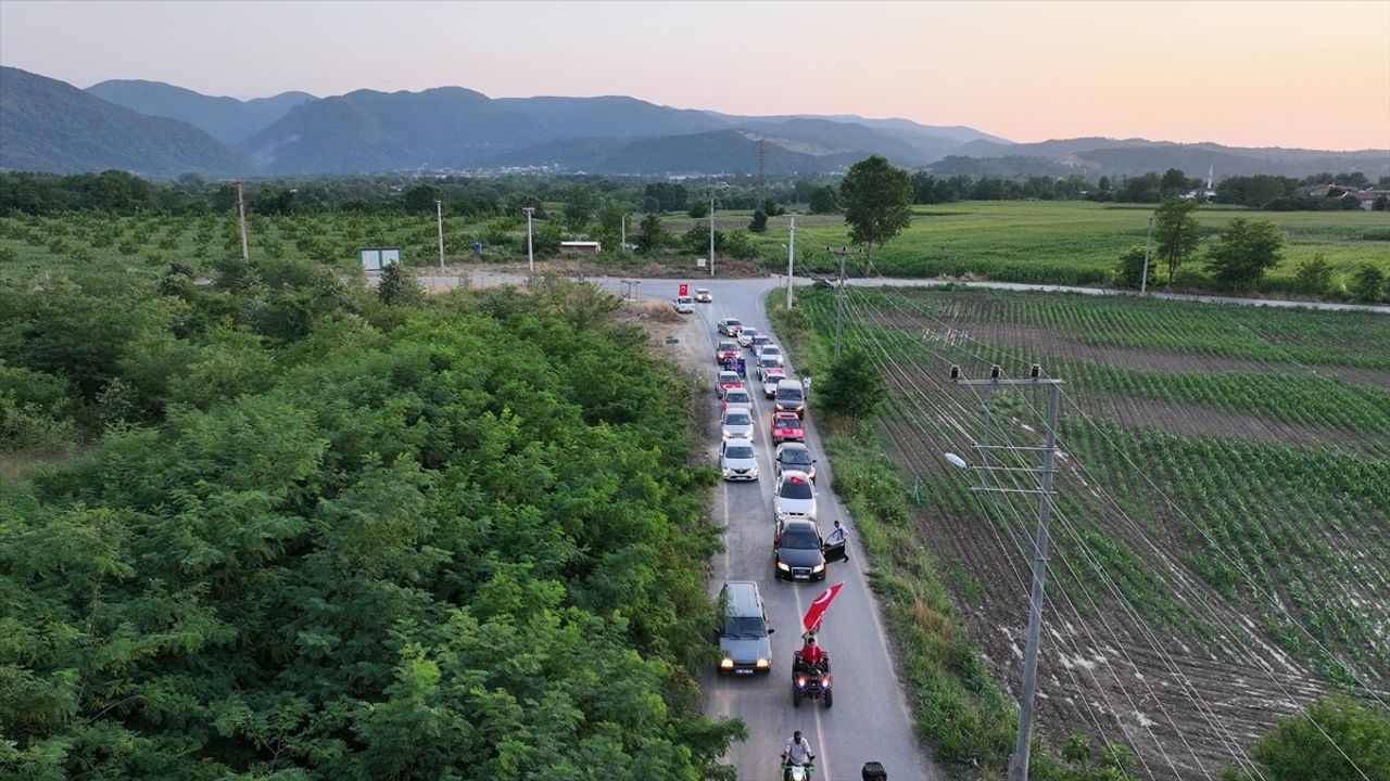 Sakarya'da Köylülerden 15 Temmuz'a Anlamlı Konvoy