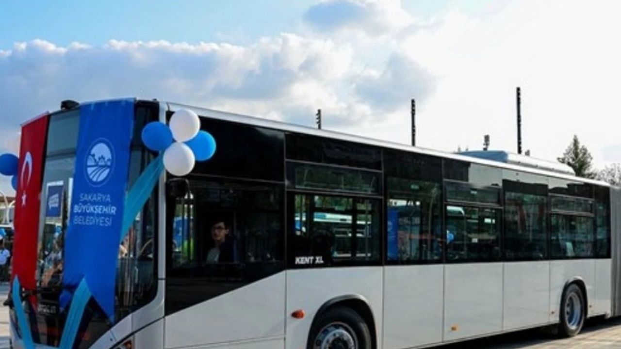 Sakarya'da Metrobüs Seferleri 15 Temmuz'da Başlıyor, Okullar Açılana Kadar Ücretsiz!
