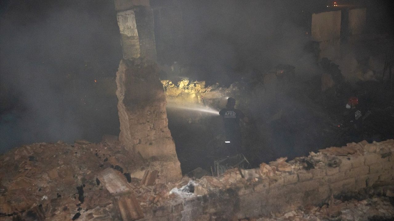 Sakarya'da Orman Yangını: İki Mahalle Boşaltıldı