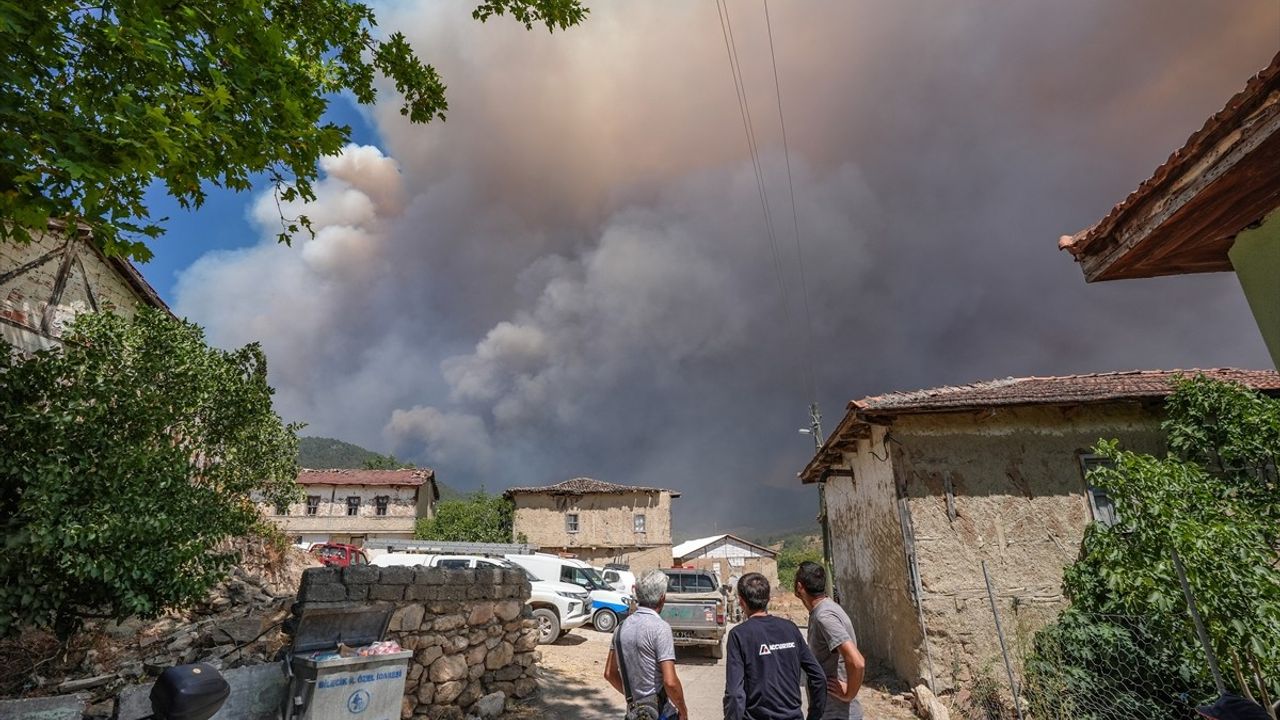 Sakarya'daki Orman Yangını Bilecik'e Yaklaşıyor: Tedbirler Alındı