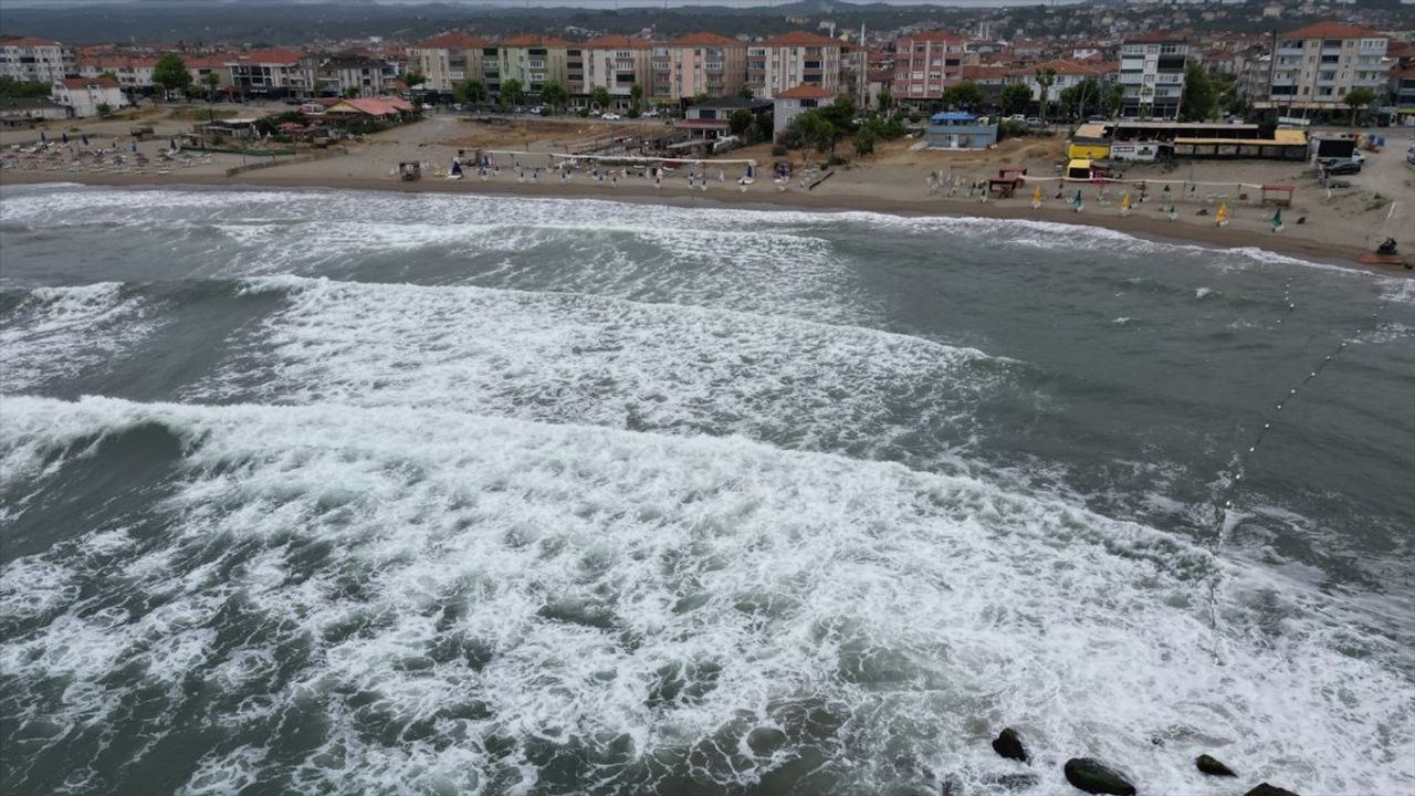 Sakarya ve Zonguldak'ta Denize Girişler Yasaklandı
