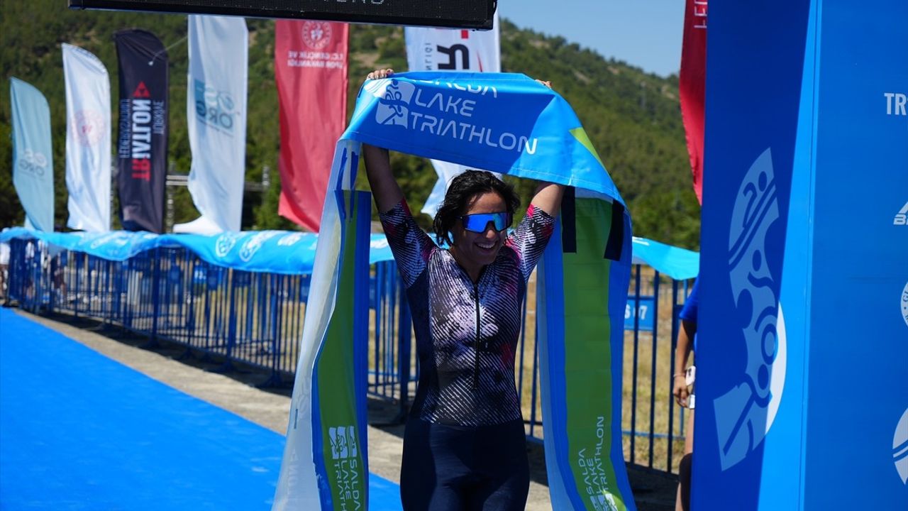 Salda Gölü'nde Triatlon Heyecanı: 344 Sporcu Yarıştı