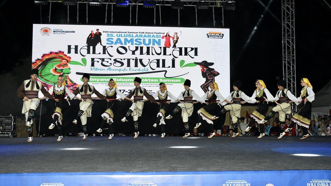 Samsun'da 35. Uluslararası Halk Oyunları Festivali Coşkuyla Başladı