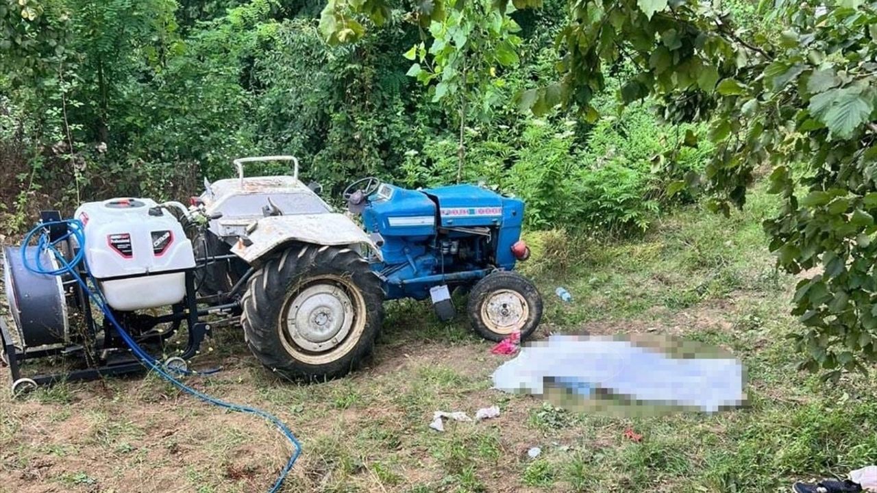 Samsun'da Devrilen Traktörün Sürücüsü Hayatını Kaybetti