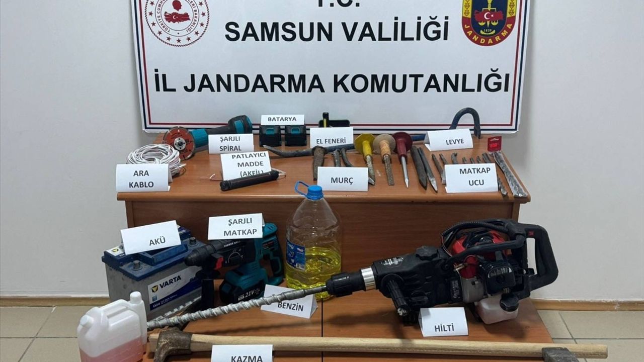 Samsun'da İzinsiz Kazı Yapan 3 Şüpheli Suçüstü Yakalandı