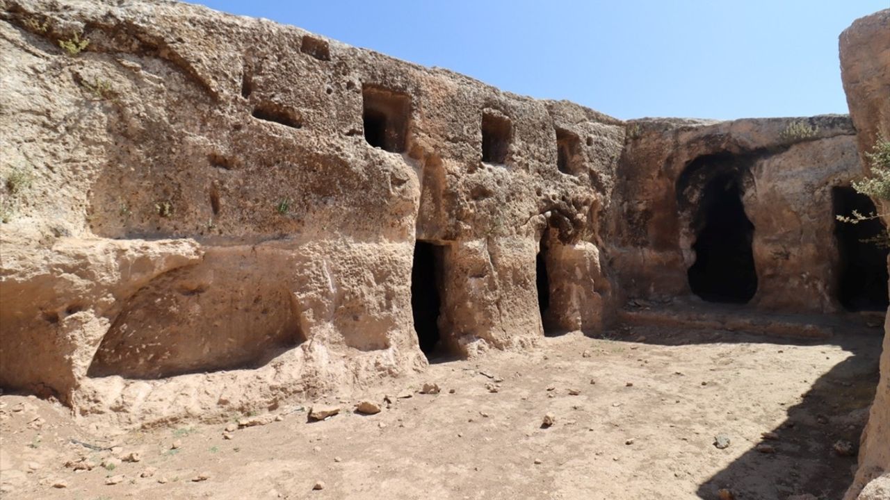 Şanlıurfa'da Tarihi Kaya Kilisesi Kayıt Altına Alındı