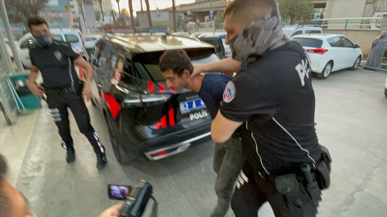 Şanlıurfa Hastanesinde Bıçaklı Saldırı: Başhekim Yardımcısı ve Güvenlik Görevlisi Yaralı