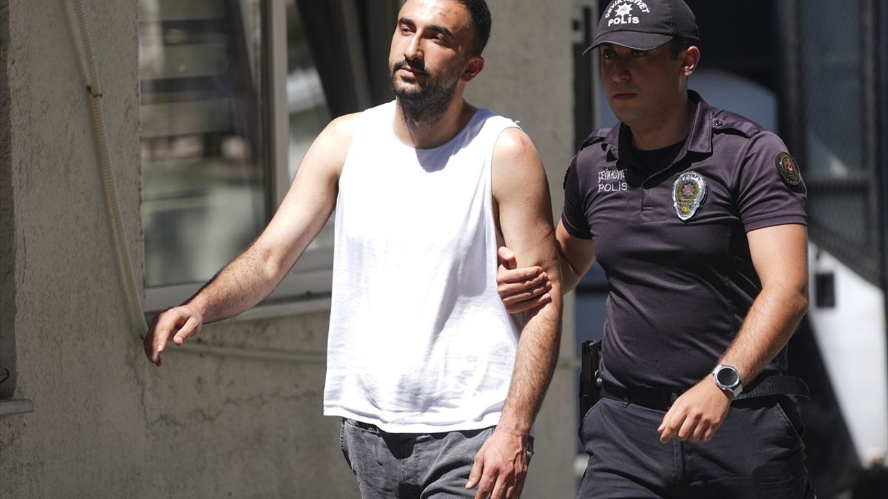 Saraçhane'de Erdoğan'a Hakaret Eden Şüpheliler Adliyeye Sevk Edildi