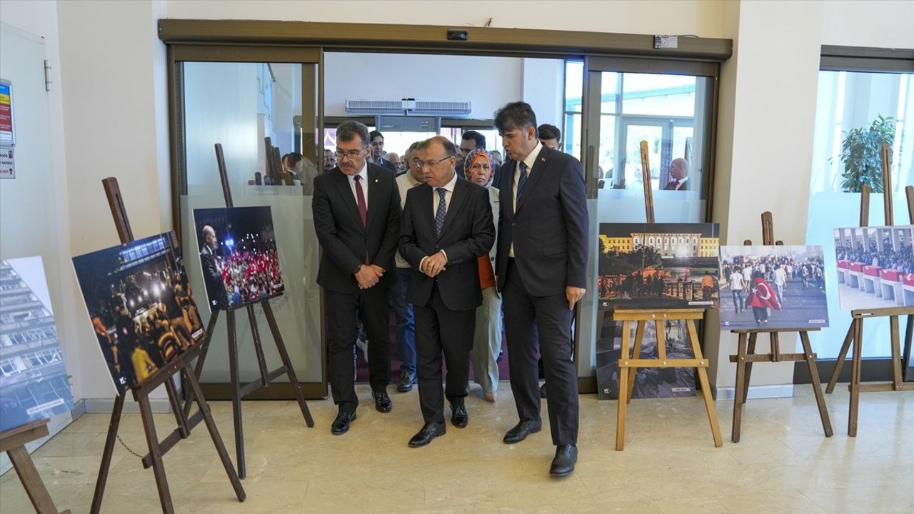 Sarıyer'de '15 Temmuz Zaferin Adı Türkiye' Fotoğraf Sergisi Açıldı