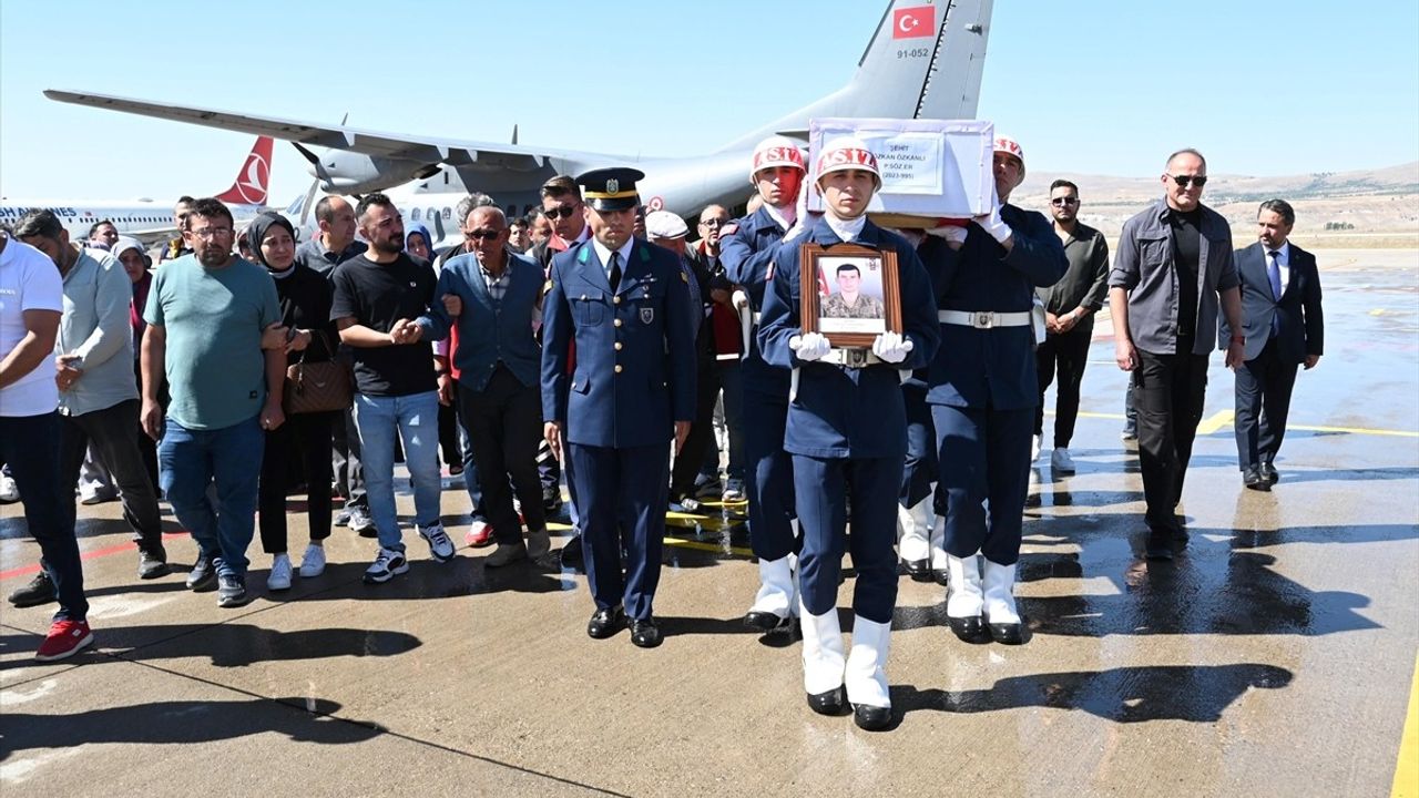 Şehit Piyade Sözleşmeli Er Özkan Özkanlı'nın Cenazesi Aksaray'a Uğurlandı