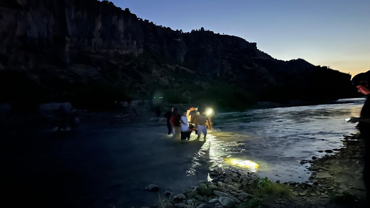 Serinlemek İçin Girdiği Çayda Boğuldu