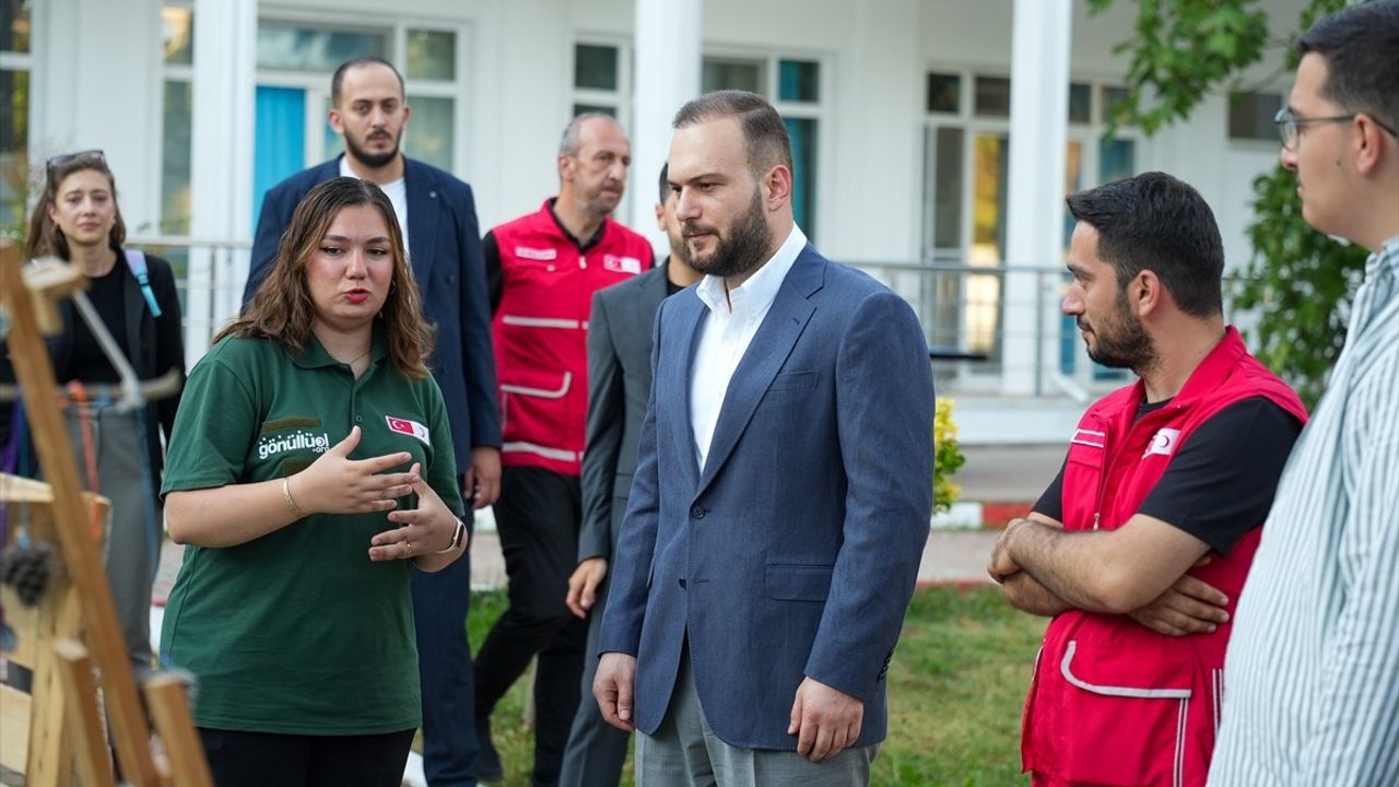 Sıfır Atık Vakfı Başkanı Samed Ağırbaş, İklim Dostu Kampı'nda Gençlerle Buluştu