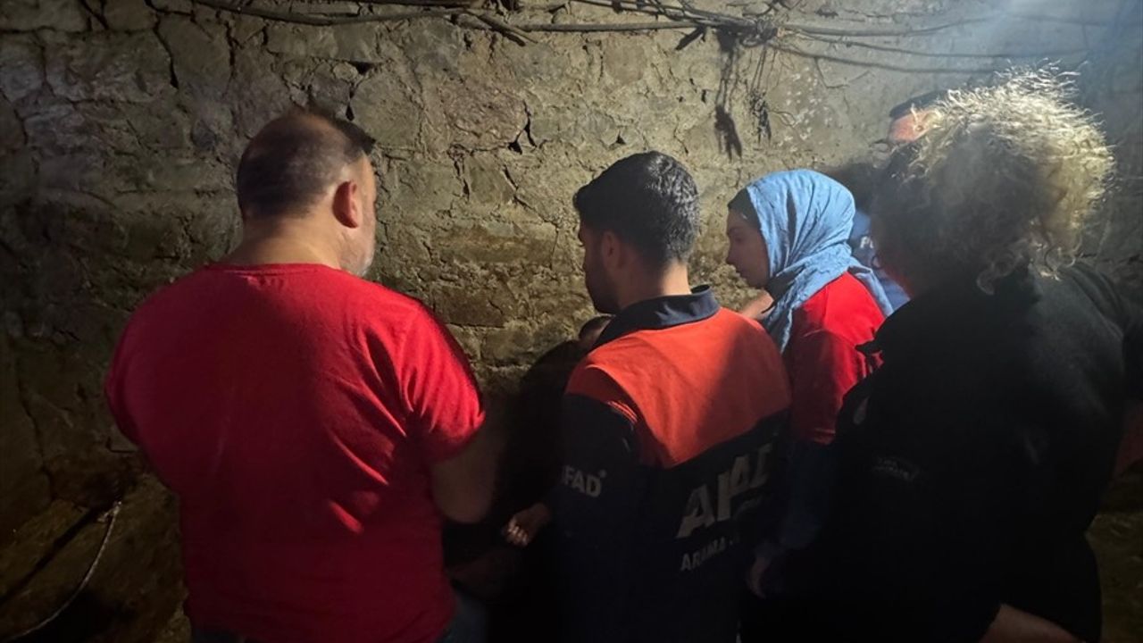 Siirt'te Bahçe Sulamak İçin Evden Ayrılan Adam Ahırda Ölü Bulundu
