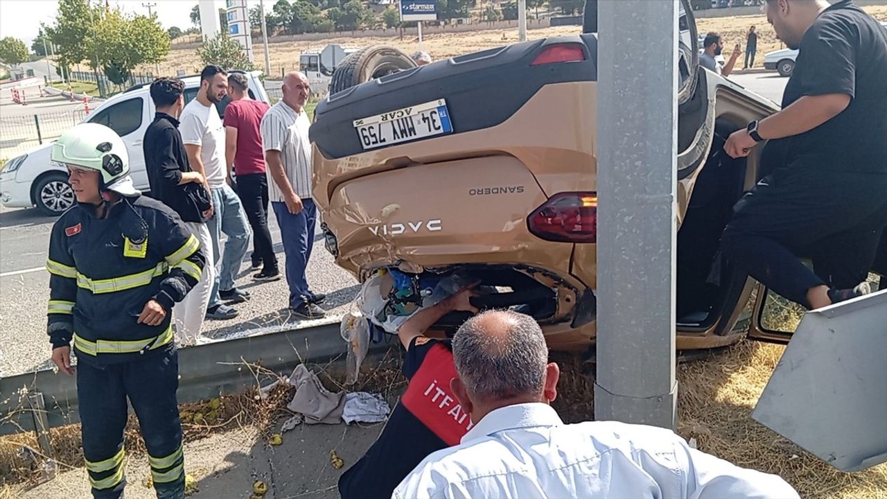 Siirt'te Pikap ve Otomobil Çarpıştı: 2 Yaralı