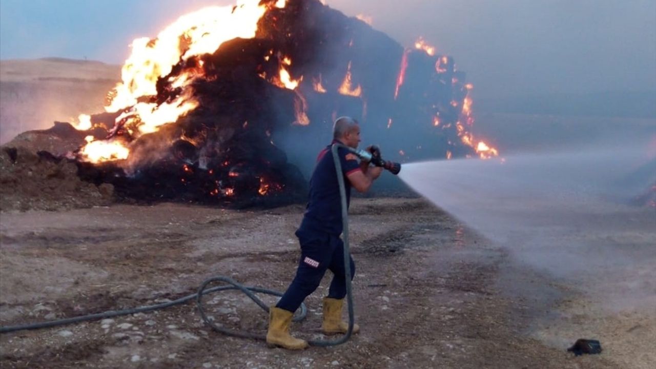 Siirt'te Saman Balyalarında Yangın Kontrol Altına Alındı