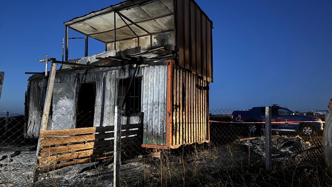 Silivri'de Otluk Alanda Çıkan Yangın Kısa Sürede Söndürüldü