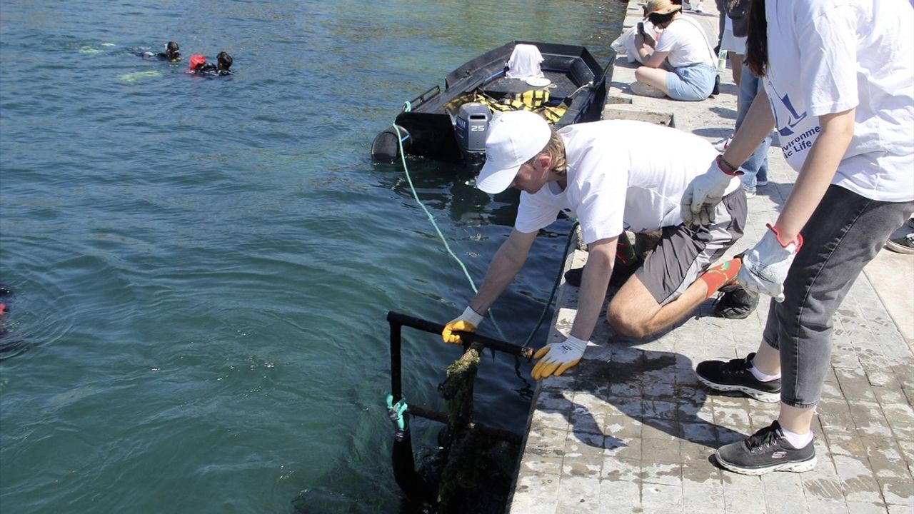 Sinop'ta Deniz Temizliği: Dalgıçlar Atıkları Topladı