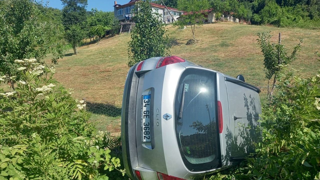 Sinop'ta Otomobil Devrildi: 3 Yaralı