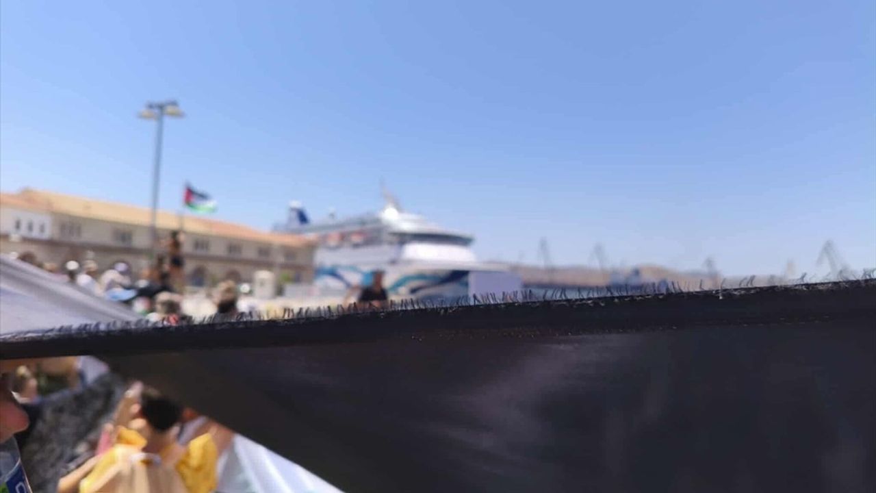 Siros Adası'nda İsrailli Yolculara Engel: Kruvaziyer İniş Yapamadı