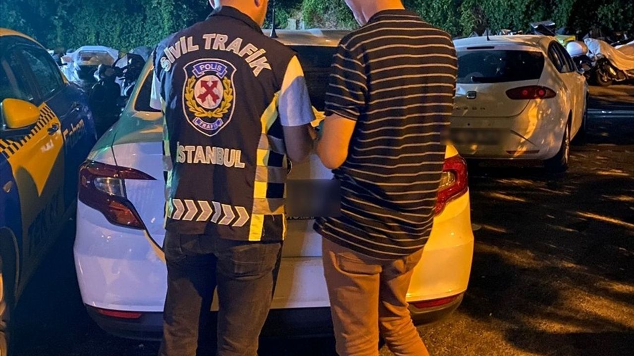 Şişli'de Ambulansa Yol Vermeyen Sürücüye Cezai İşlem