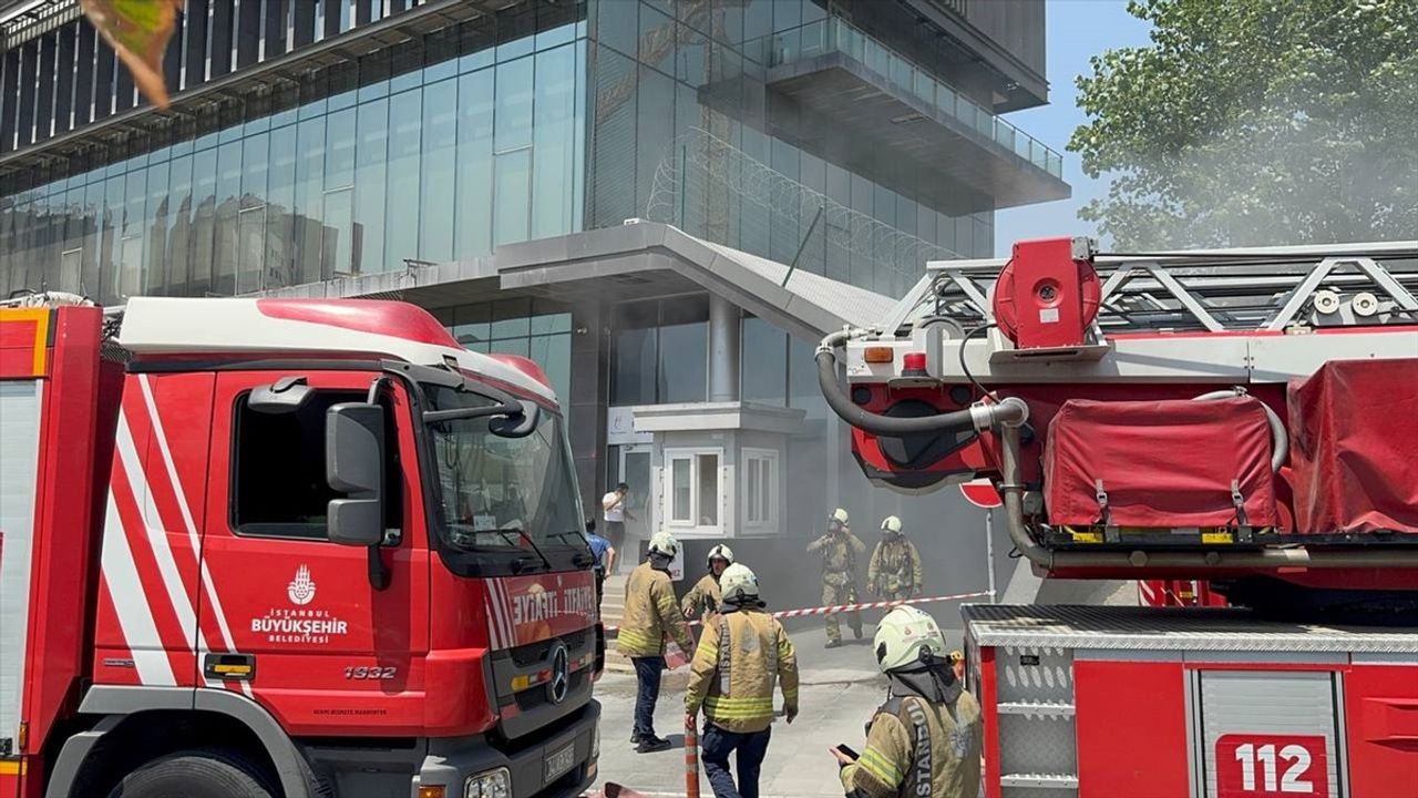 Şişli Tapu Müdürlüğü'nde Yangın: Arşiv Bölümünde Hasar Oluştu