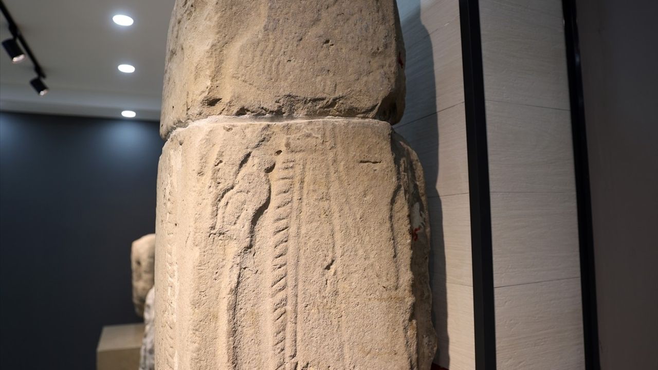 Sivas Arkeoloji Müzesi'nde Hititlere Ait İspekçir Steli Sergileniyor
