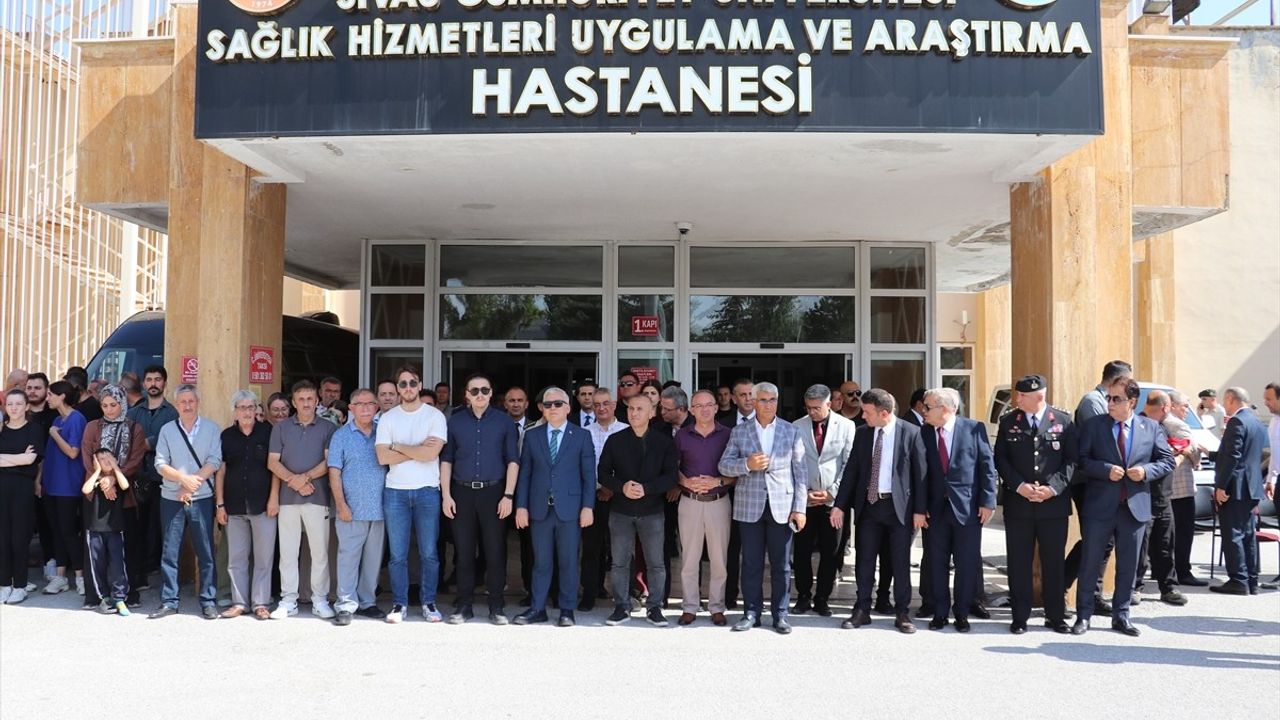 Sivas'ta Eski Vali Erol Karaömeroğlu Trafik Kazasında Hayatını Kaybetti