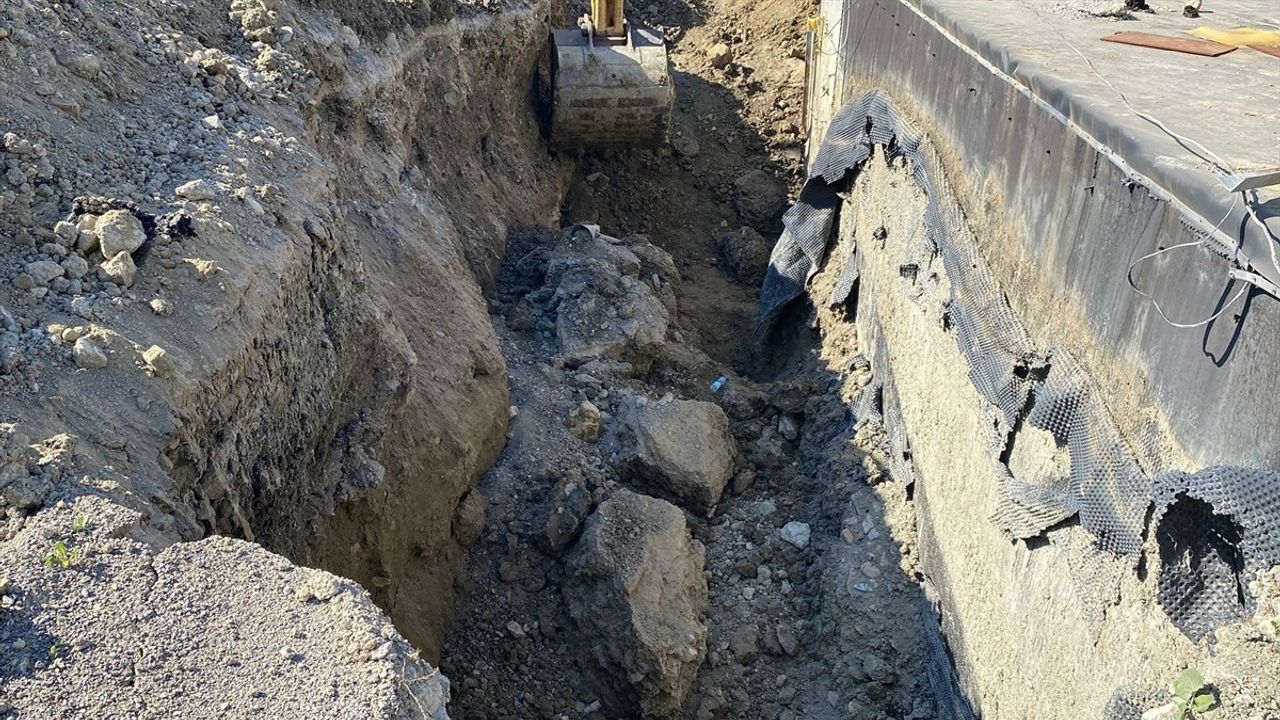 Sivas'ta Göçük Altında Kalan 2 İşçi Kurtarıldı